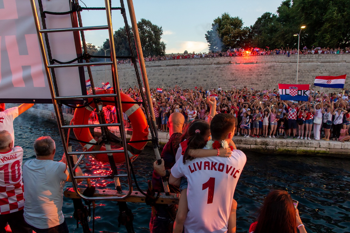 Veličanstven doček četvorice zadarskih Vatrenih od Gradskog mosta do Foruma