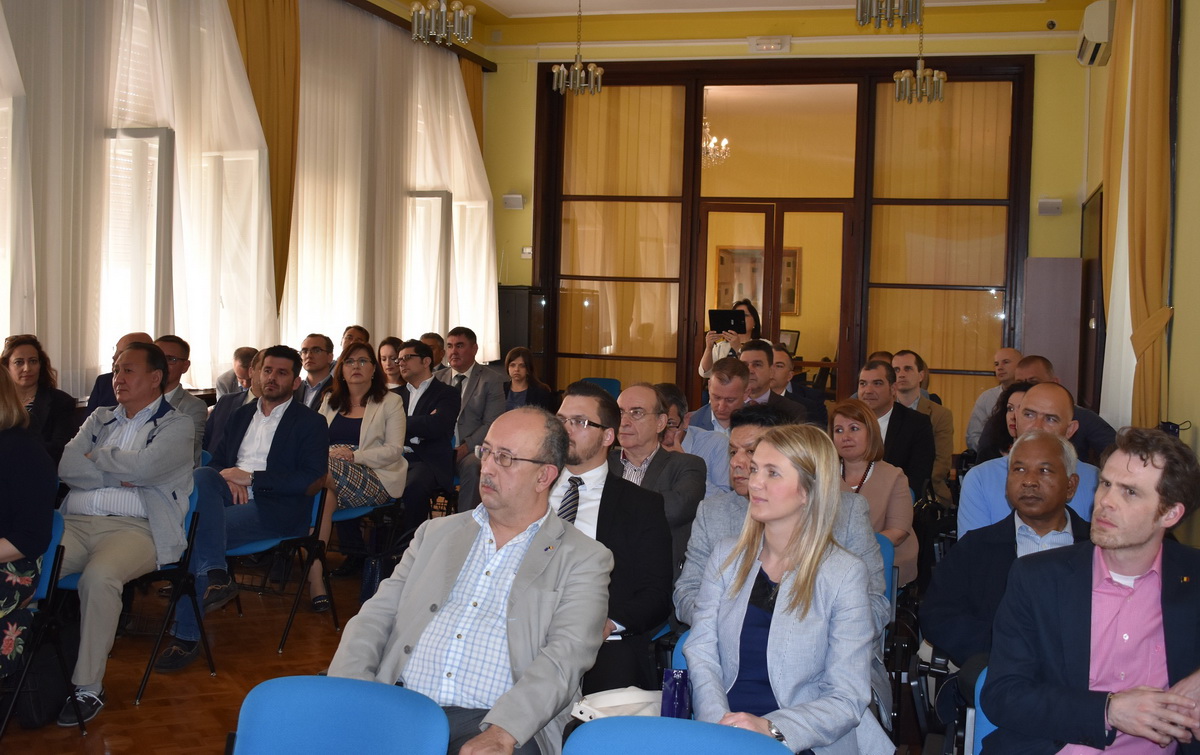 Predstavnici dvadesetak stranih veleposlanstva u posjetu Zadarskoj županiji Predstavnici dvadesetak stranih veleposlanstva u posjetu Zadarskoj županiji