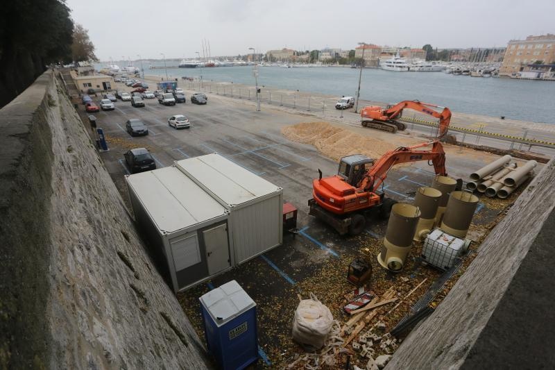 Zadar – Radovi na Liburnskoj obali otezavat ce promet na Poluotoku do svibnja 2015. godine. Photo: Filip Brala/PIXSELL