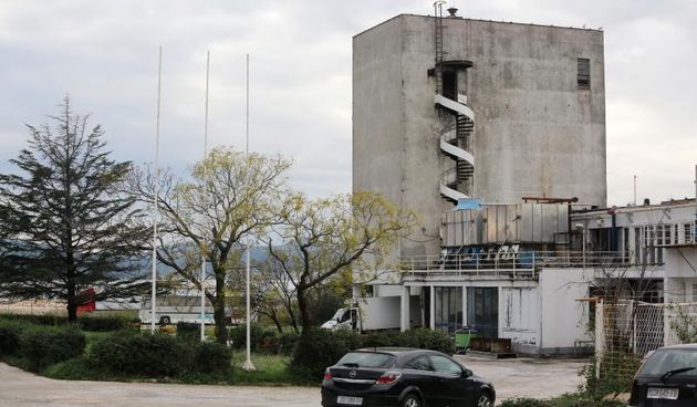 Prosvjed otpustenih radnika tvornice Adria u Gazenici. Zaposlenice su planirale zabraniti odradjivanje popodnevne smjene novozaposlenima. Photo: Filip Brala/PIXSELL