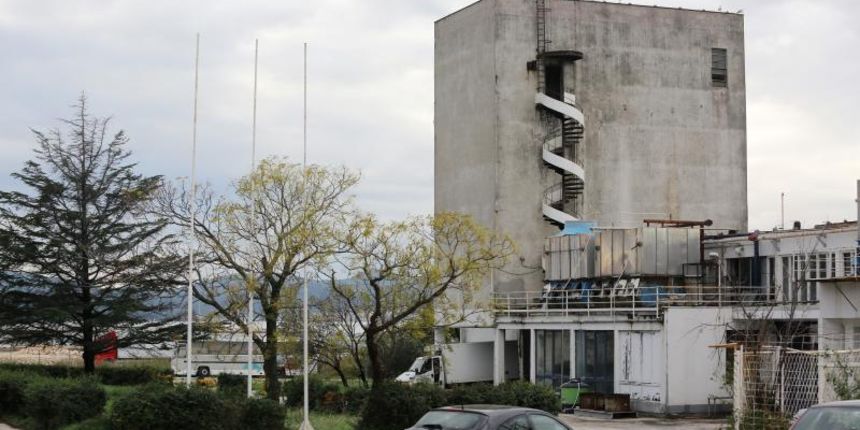 Prosvjed otpustenih radnika tvornice Adria u Gazenici. Zaposlenice su planirale zabraniti odradjivanje popodnevne smjene novozaposlenima. Photo: Filip Brala/PIXSELL