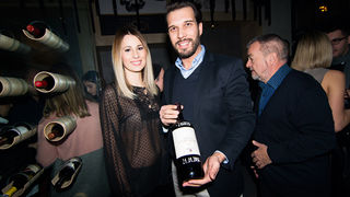 Jučer je Zagreb postati bogatiji za još jednu destinaciju za opuštanje Bistroteka Bar, u kojoj će svi posjetitelji moći uživati u bogatoj ponudi whiskey-a, cognaca, gina, ruma, koktela, kojeg će prepoznati svi ljubitelji ovog jedinstvenog užitka. Dobru Jučer je Zagreb postati bogatiji za još jednu destinaciju za opuštanje Bistroteka Bar, u kojoj će svi posjetitelji moći uživati u bogatoj ponudi whiskey-a, cognaca, gina, ruma, koktela, kojeg će prepoznati svi ljubitelji ovog jedinstvenog užitka. Dobru