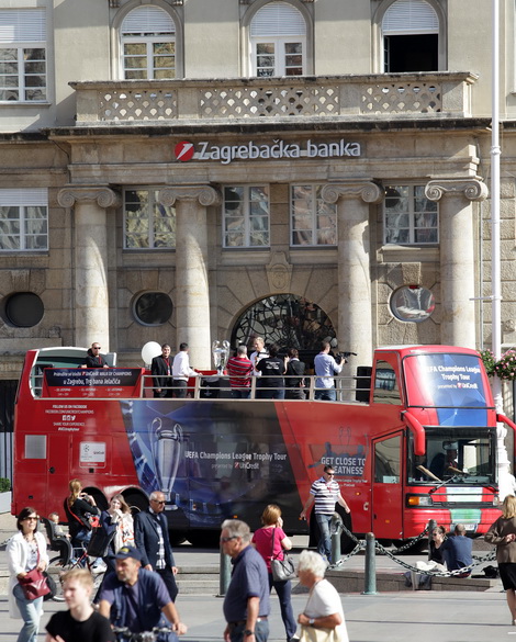 Tarik Filipović, Mila Horvat i Renata Sopek na predstavljanju trofeja Lige prvaka Tarik Filipović, Mila Horvat i Renata Sopek na predstavljanju trofeja Lige prvaka