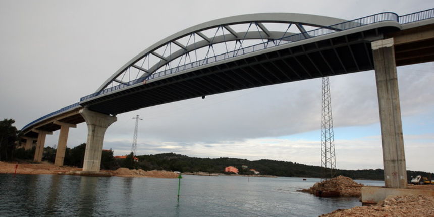 Zadar, 270111.
Pomorski prelaz Zdrelac izmedju Uglana i Pasmana nakon rekonstrukcije mosta ponovno je otvoren za sav promet iako ce radovi potrajati jos neko vrijeme.
Foto : Vladimir Ivanov / CROPIX Zadar, 270111.
Pomorski prelaz Zdrelac izmedju Uglana i Pasmana nakon rekonstrukcije mosta ponovno je otvoren za sav promet iako ce radovi potrajati jos neko vrijeme.
Foto : Vladimir Ivanov / CROPIX
