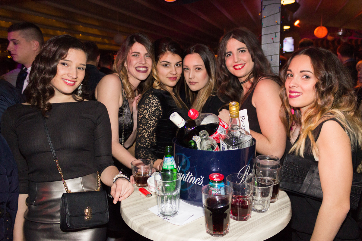 Doček 2017: Najluđa noć na zadarskom Poluotoku privukla više tisuća Zadrana i gostiju Doček 2017: Najluđa noć na zadarskom Poluotoku privukla više tisuća Zadrana i gostiju