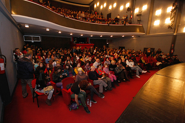 Zadarska Noć kazališta – “Teštament” (foto:Saša Čuka) Zadarska Noć kazališta – “Teštament” (foto:Saša Čuka)