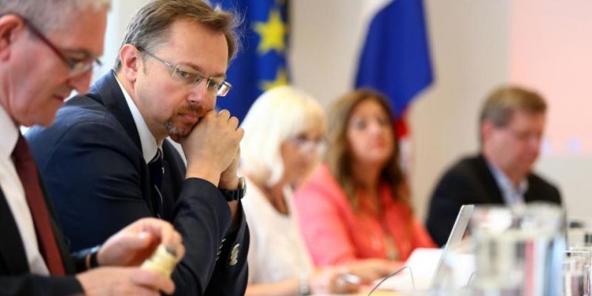 U ministarstvu rada i mirovinskog sustava odrzana sjednica gospodarsko-socijalnog vijeca. Ministar zdravlja Sinisa Varga. Photo: Slavko Midzor/PIXSELL