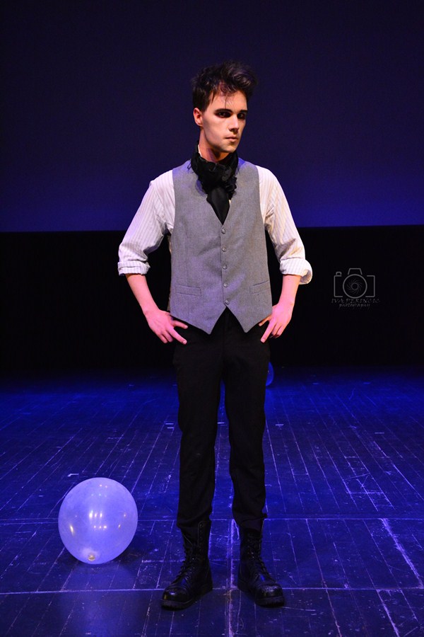 Dragon teatar- “POE – Nikad više”, foto: Iva Perinčić Dragon teatar- “POE – Nikad više”, foto: Iva Perinčić