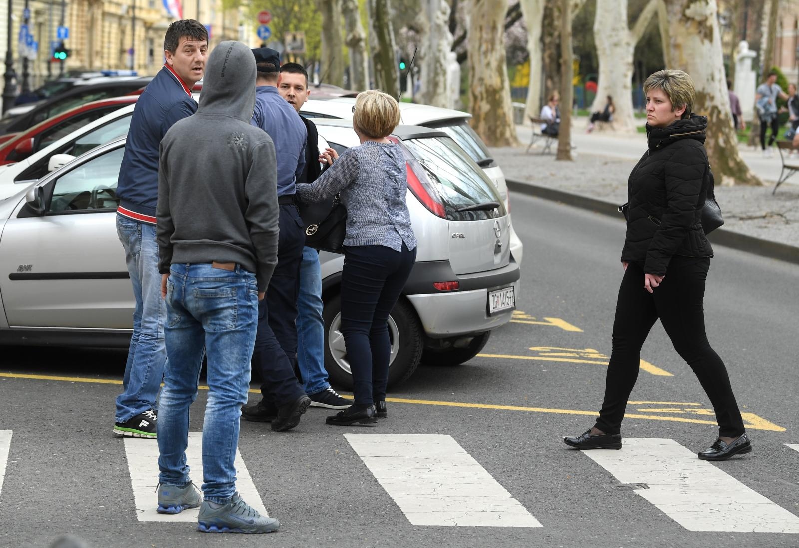Incident nakon izricanja presude Komšiću: Stric ubijene Kristine nasrnuo na prolaznika Incident nakon izricanja presude Komšiću: Stric ubijene Kristine nasrnuo na prolaznika