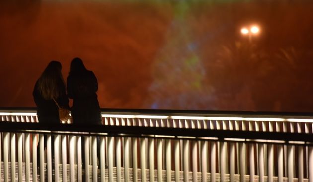 Zadar – U uvali Jazine postavljen je hologramski prikaz bozicne Jelke uz popratne audio vizualne efekte. Projekcija se odrzava do Nove godine svakog popodneva iza 17 sati. Dogadjaj je organizirala tvrtka Parkour media u sklopu manifestacije Advent u Zadru