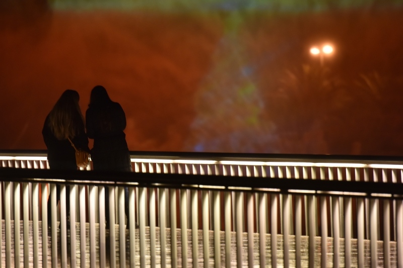 Zadar – U uvali Jazine postavljen je hologramski prikaz bozicne Jelke uz popratne audio vizualne efekte. Projekcija se odrzava do Nove godine svakog popodneva iza 17 sati. Dogadjaj je organizirala tvrtka Parkour media u sklopu manifestacije Advent u Zadru Zadar – U uvali Jazine postavljen je hologramski prikaz bozicne Jelke uz popratne audio vizualne efekte. Projekcija se odrzava do Nove godine svakog popodneva iza 17 sati. Dogadjaj je organizirala tvrtka Parkour media u sklopu manifestacije Advent u Zadru