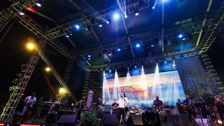 Mišo Kovač i prijatelji na Starom placu u Splitu Mišo Kovač i prijatelji na Starom placu u Splitu