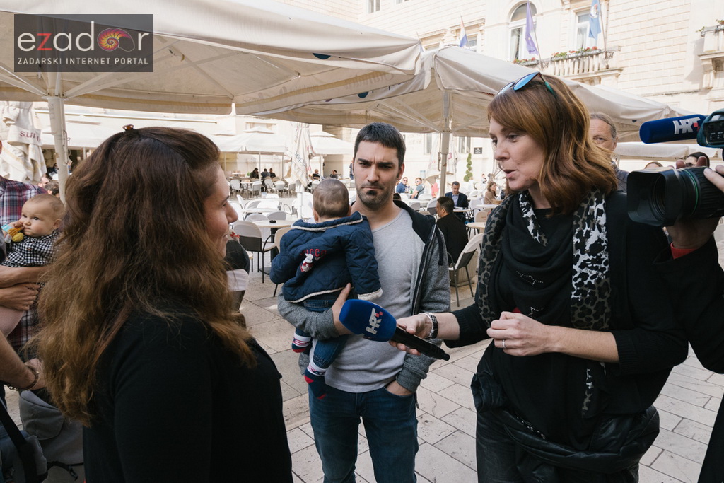 Prosvjedni skup roditelja protiv politike obaveznog cijepljenja Prosvjedni skup roditelja protiv politike obaveznog cijepljenja