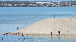 Kraljicina plaza u Ninu, jedna od najljepsih plaza u Hrvatskoj. Photo: Dino Stanin/PIXSELL