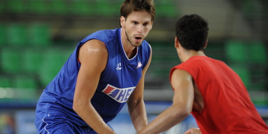 Bydgoszcz, 120909.
Europsko prvenstvo u kosarci u Poljskoj.
Dvorana Sport Arena Luczniczka.
Na slici: Mario Stojic i Roko Leni Ukic tokom treninga Hrvatske kosarkaske reprezentacije.
Foto: Drago Sopta / CROPIX Bydgoszcz, 120909.
Europsko prvenstvo u kosarci u Poljskoj.
Dvorana Sport Arena Luczniczka.
Na slici: Mario Stojic i Roko Leni Ukic tokom treninga Hrvatske kosarkaske reprezentacije.
Foto: Drago Sopta / CROPIX