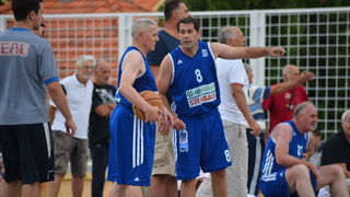 U povodu blagdana Kraljice Mira u Stanovima odigrana utakimica između veterana KK Zadar i Stanova, Foto: Iva Perinčić U povodu blagdana Kraljice Mira u Stanovima odigrana utakimica između veterana KK Zadar i Stanova, Foto: Iva Perinčić