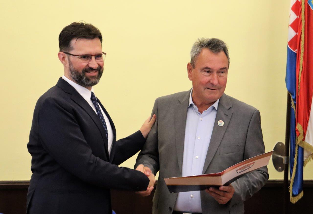 Primanjem u Domu županije uz dodjelu prigodnih zahvalnica svečano je obilježena 32. godišnjica osnutka i borbenog djelovanja 112. brigade Hrvatske vojske.