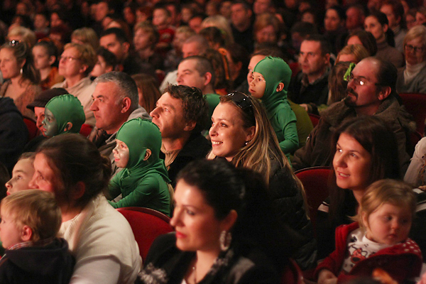“Karnevalski vremeplov” plesne udruge “Gesta” (foto:Saša Čuka) “Karnevalski vremeplov” plesne udruge “Gesta” (foto:Saša Čuka)