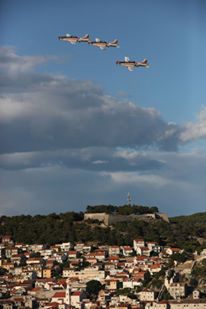 Akrobacije “Krila Oluje” iznad Šibenika, foto: Boris Stanić