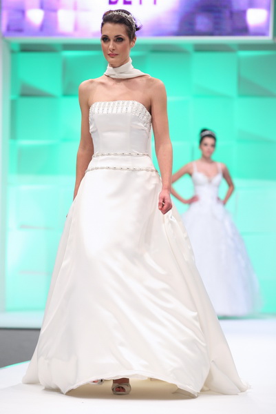 Zagreb, 040211. 
Arena Zagreb, Laniste.
13. Sajam vjencanja, velika modna revija sa modelima modne agencije Sandra. 
Na slici: Salon vjencanica Bety.
Foto: Biljana Gaurina / CROPIX