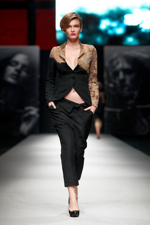 Jučer je završeno izdanje Cro A Porter-a @ LAUBA na kojem su svoje kolekcije predstavili: Ivona Martinko, Jelena Aleksić, Etna Maar, SPIRIT by T.B./ Tomislav Bahorić Jučer je završeno izdanje Cro A Porter-a @ LAUBA na kojem su svoje kolekcije predstavili: Ivona Martinko, Jelena Aleksić, Etna Maar, SPIRIT by T.B./ Tomislav Bahorić