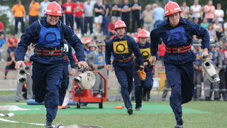 Zadar, 290912
Atletska staza SC Visnjik.
Odrzano VI. drzavno natjecanje vatrogasaca republike Hrvatske. Domacin je Vatrogasna zajednica Zupanije Zadarske.
Foto: Luka Gerlanc / CROPIX Zadar, 290912
Atletska staza SC Visnjik.
Odrzano VI. drzavno natjecanje vatrogasaca republike Hrvatske. Domacin je Vatrogasna zajednica Zupanije Zadarske.
Foto: Luka Gerlanc / CROPIX