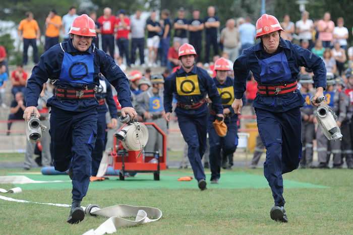 Zadar, 290912
Atletska staza SC Visnjik.
Odrzano VI. drzavno natjecanje vatrogasaca republike Hrvatske. Domacin je Vatrogasna zajednica Zupanije Zadarske.
Foto: Luka Gerlanc / CROPIX Zadar, 290912
Atletska staza SC Visnjik.
Odrzano VI. drzavno natjecanje vatrogasaca republike Hrvatske. Domacin je Vatrogasna zajednica Zupanije Zadarske.
Foto: Luka Gerlanc / CROPIX