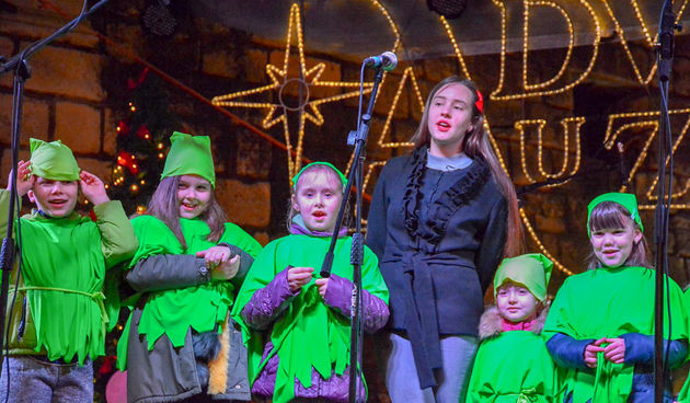 Prvi nastup zbora Kazališta  lutaka “Tintilinić” i Gimnazije Vladimira Nazora