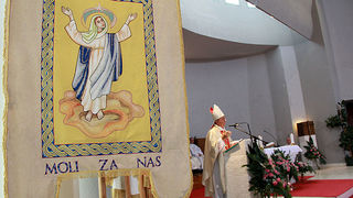 U Skabrnji odrzano veliko misno slavlje i procesija povodom blagdana Velike Gospe U Skabrnji odrzano veliko misno slavlje i procesija povodom blagdana Velike Gospe