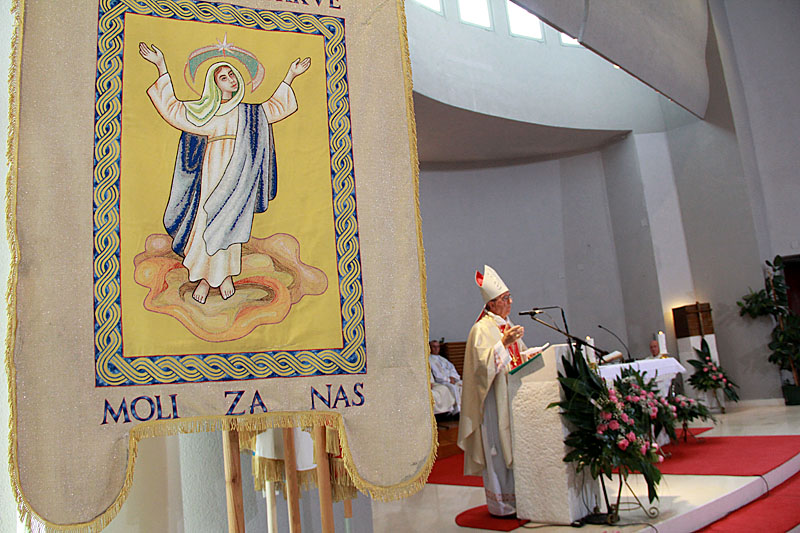 U Skabrnji odrzano veliko misno slavlje i procesija povodom blagdana Velike Gospe U Skabrnji odrzano veliko misno slavlje i procesija povodom blagdana Velike Gospe