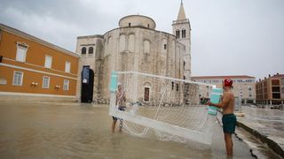 Vaterpolo utakmica na Forumu ispred crkve Sv. Donata, Foto: Filip Brala/PIXSELL