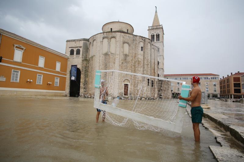 Vaterpolo utakmica na Forumu ispred crkve Sv. Donata, Foto: Filip Brala/PIXSELL
