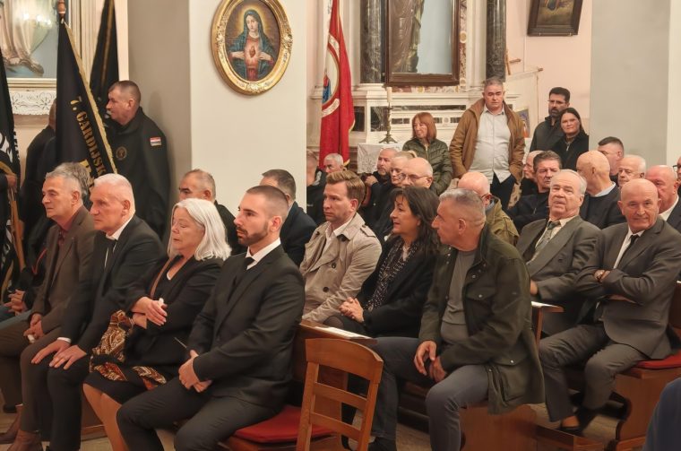 U Pakoštanima održana misa zadušnica za generala zbora Antu Rosu