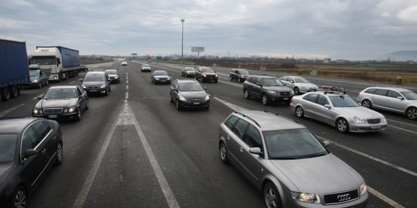 04.01.2013., Bregana – Tradicionalno, prvi vikend u sijecnju Hrvati su dosad koristili za odlazak na zimovanje u inozemstvo. Za razliku od prosle godine kada su se kolone automobila na naplatnim postajama i granicnom prijelazu Bregana mjerile u stotinama
