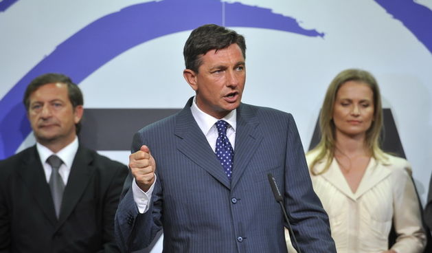 Ljubljana, 060610.U Sloveniji se danas odrzava referendum o zakonu o ratifikaciji arbitraznog sporazuma izmedu vlade Republike Slovenije i Rrepublike Hrvatske. Na slici: Nakon objave rezultata novinarima su se obratili Karl Erjavec, Borut Pahor, Katarin