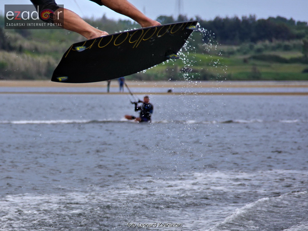 Kiteri guštali u refulima ninske bure Kiteri guštali u refulima ninske bure