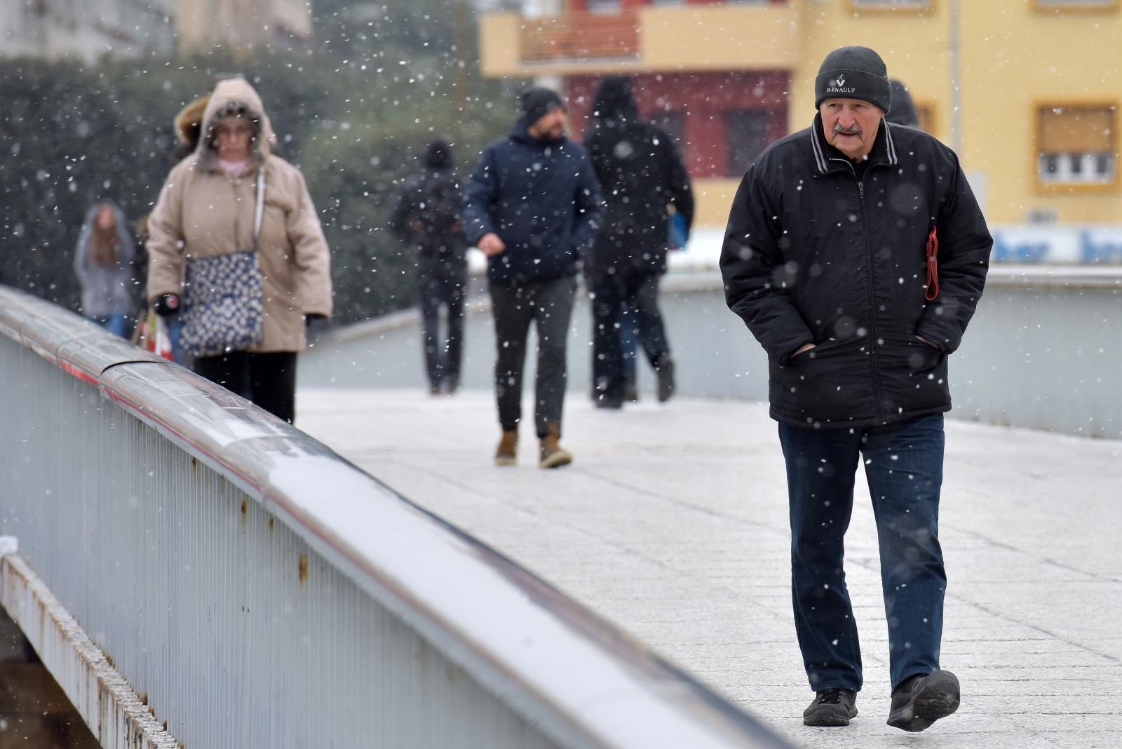 Prve snježne pahulje u Zadru