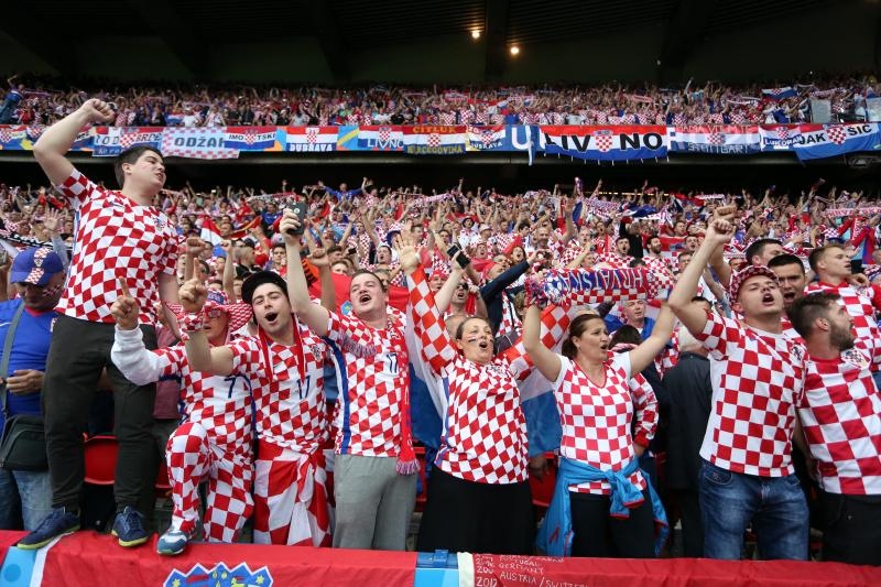 Slavlje igrača i navijača nakon pobjede nad Turskom. Photo: Goran Stanzl/PIXSELL Slavlje igrača i navijača nakon pobjede nad Turskom. Photo: Goran Stanzl/PIXSELL