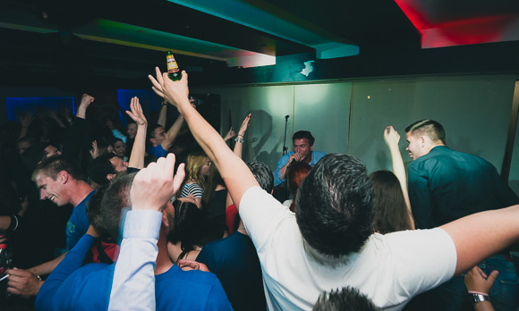 Zadarska večer s Ivicom Sikirićem Ićom u Hitch baru, 8.5.2015. (Foto: Ivan Toman) Zadarska večer s Ivicom Sikirićem Ićom u Hitch baru, 8.5.2015. (Foto: Ivan Toman)