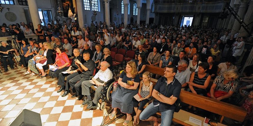 Sinoc je u crkvi Sv. Sime odrzan koncert duhovne glazbe Tatjane Matejas Cameron poznate kao Tajci i zbora Apostoli mira. Na fotografiji: Tajci Foto: Luka Gerlanc / CROPIX
