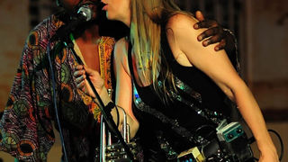 Zadar, 28.07.2011. snimio: Nenad Marčev
HIP HOP – JAZZ
SASKIA LAROO PROJECT (NL-USA-CRO- ITALY)
Saskia Laroo – trumpet, vocal
Warren Byrd – keyboards, vocal
MC Stewlocks Andy Ninvalle – rap, vocal
Daniel Guelli – bass guitar
Sin Banović – dr Zadar, 28.07.2011. snimio: Nenad Marčev
HIP HOP – JAZZ
SASKIA LAROO PROJECT (NL-USA-CRO- ITALY)
Saskia Laroo – trumpet, vocal
Warren Byrd – keyboards, vocal
MC Stewlocks Andy Ninvalle – rap, vocal
Daniel Guelli – bass guitar
Sin Banović – dr