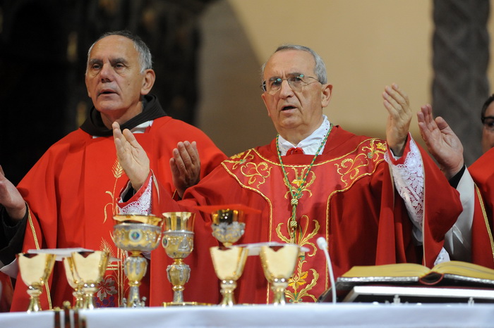 Zadar, 241112.
Obiljezavanje Dana grada Zadra i dolazak generala Ante Gotovine pocasnog gradjanina grada Zadra. General Gotovina na svetoj misi u katedrali Sv. Stosije.
Na slici nadbiskup zadarski Zelimir Puljic.
Foto: Luka Gerlanc / CROPIX Zadar, 241112.
Obiljezavanje Dana grada Zadra i dolazak generala Ante Gotovine pocasnog gradjanina grada Zadra. General Gotovina na svetoj misi u katedrali Sv. Stosije.
Na slici nadbiskup zadarski Zelimir Puljic.
Foto: Luka Gerlanc / CROPIX