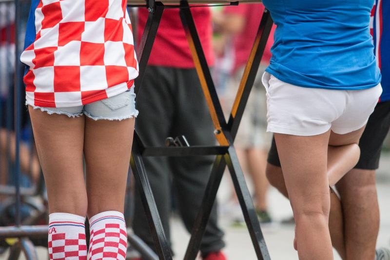 Hrvatski navijači okupirali Lens uoči utakmice s Portugalom, Photo: PIXSELL Hrvatski navijači okupirali Lens uoči utakmice s Portugalom, Photo: PIXSELL