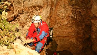 HGSS-ova akcija spašavanja pasa iz Živkine jame (foto: Zoran Erceg)
