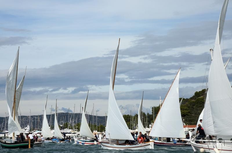 Murter: Po jakoj buri održana je tredicionalna 18. regata Latinsko idro – Murter 2015. Photo: Duško Jaramaz/PIXSELL Murter: Po jakoj buri održana je tredicionalna 18. regata Latinsko idro – Murter 2015. Photo: Duško Jaramaz/PIXSELL