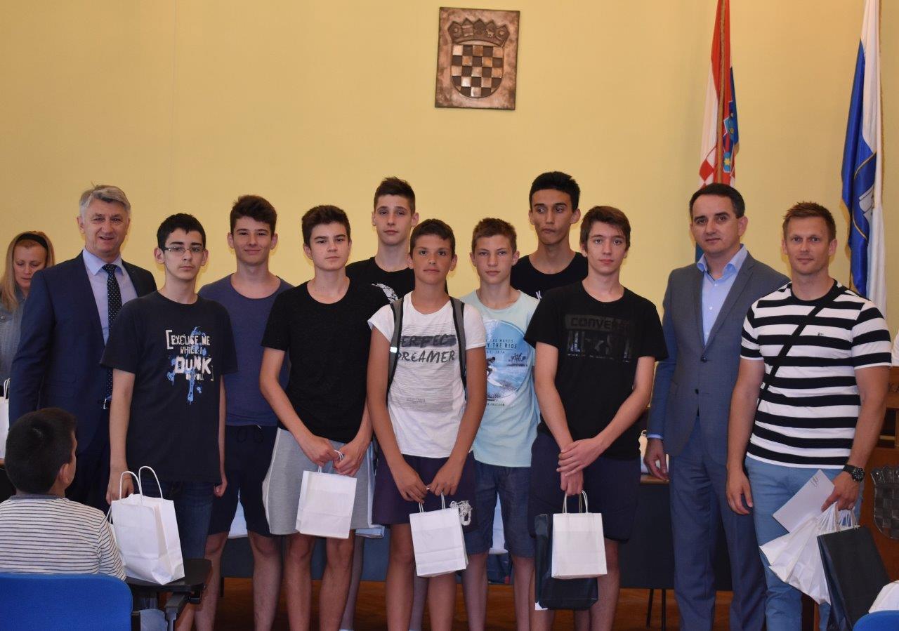 Prijem za nagrađivane učenike osnovnih i srednjh škola