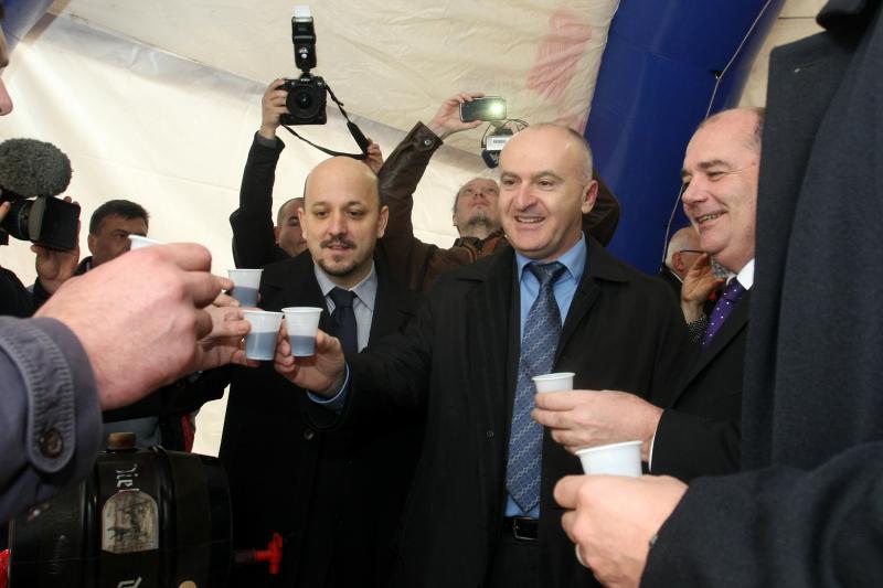 Pod nazivom Ponosno nase na Poljani Sime Budnica prvi put postavljen sajam na kojem su braniteljske udruge predstavile svoje proizvode. Photo: Dino Stanin/PIXSELL Pod nazivom Ponosno nase na Poljani Sime Budnica prvi put postavljen sajam na kojem su braniteljske udruge predstavile svoje proizvode. Photo: Dino Stanin/PIXSELL