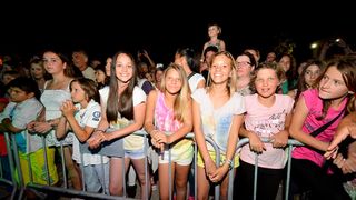 Vir : Colonia rasplesala tisuće posjetitelja na Viru ; foto Iva Perinčić Vir : Colonia rasplesala tisuće posjetitelja na Viru ; foto Iva Perinčić