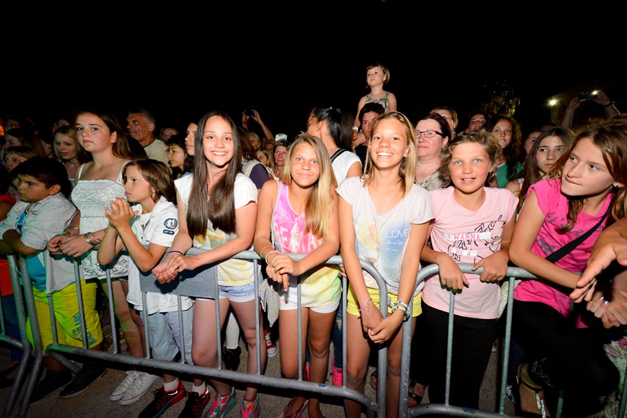 Vir : Colonia rasplesala tisuće posjetitelja na Viru ; foto Iva Perinčić Vir : Colonia rasplesala tisuće posjetitelja na Viru ; foto Iva Perinčić