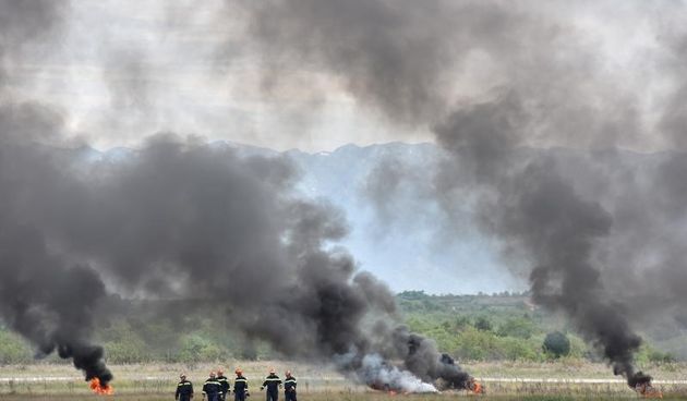 U sklopu Medjunarodne konferencije o gasenju pozara iz zraka (Aerial Firefighting Conference), u zrakoplovnoj bazi HRZ Zemunik odrzala se pokazna vjezba na kojoj su sudjelovali protupozarni avioni i helikopteri iz sastava 93. zrakoplovne baze u Zemuniku,